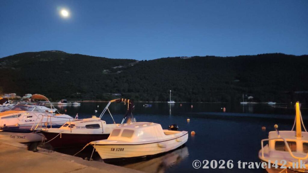 Grebastica marina at night