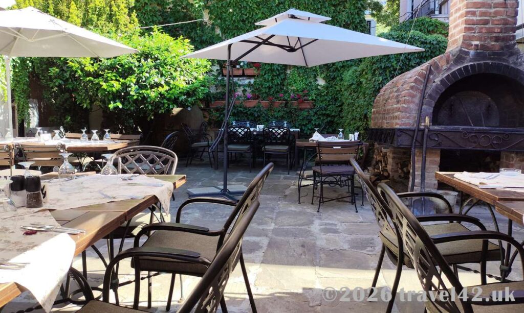 Staria Chinar restaurant in Sofia