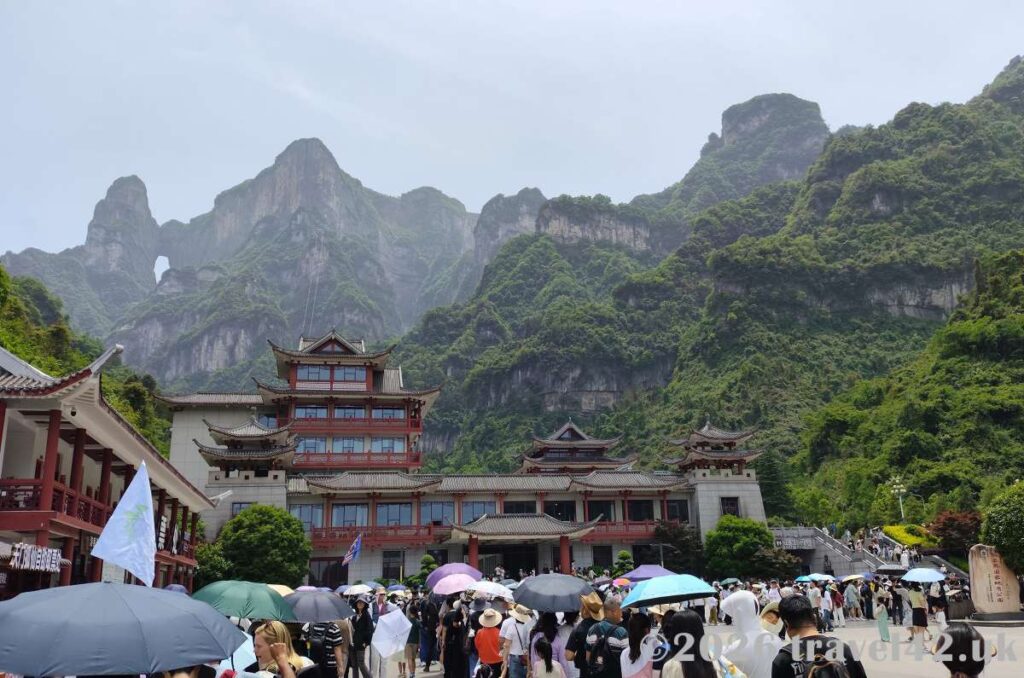Queue at the entrance to Tianmin Mountain
